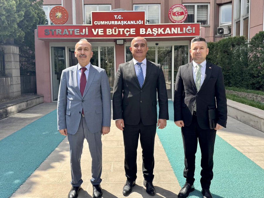 Yönetim
Kurulu Başkan Vekili İl Tarım ve Orman Müdürü Dr. Hüseyin Düzgün ile Bölge
Müdürü Mehmet Çelik, Cumhurbaşkanlığı Strateji ve Bütçe Başkanlığı Tarım Daire
Başkanı Dr. Hakan Günlü’yü ziyaret etti. 